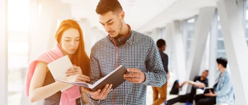 Becas para universitarios que puedes aplicar en UVM