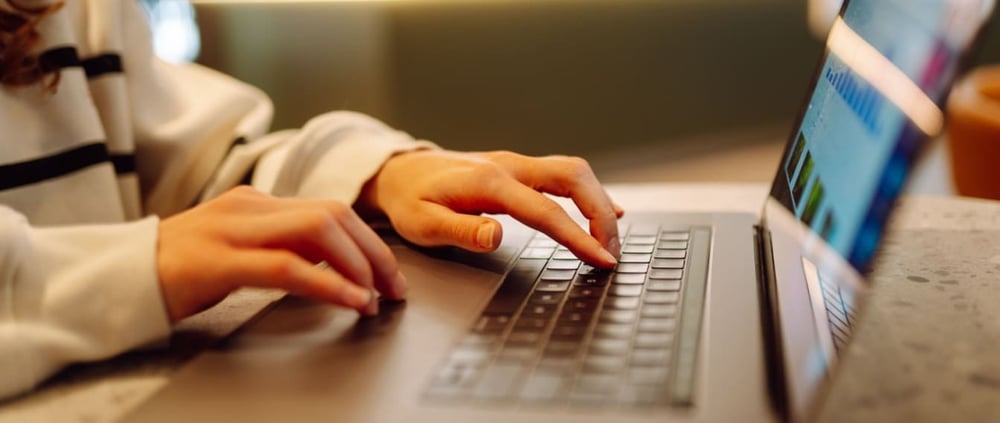 Cursos que puedes estudiar en línea mientras trabajas