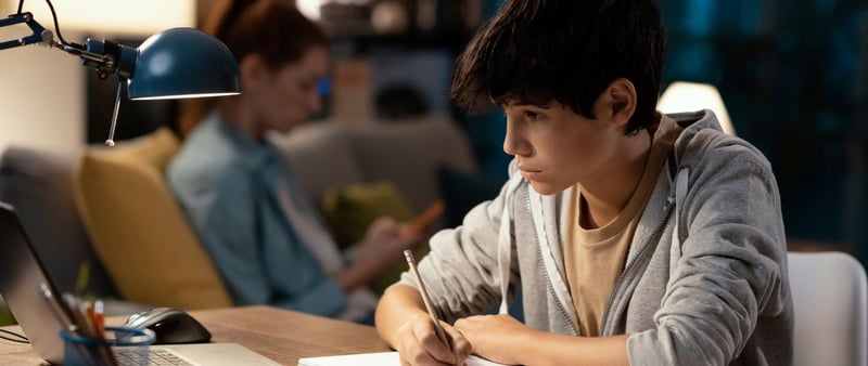 Estudiar la prepa en línea: Ventajas, experiencia y opciones
