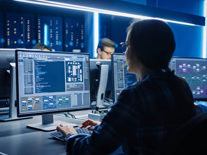 ¿Qué hace un ingeniero en tecnologías de la información?