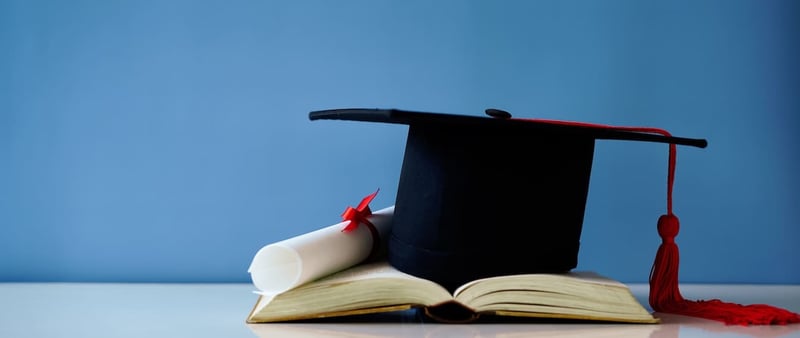 ¿Cuáles son las ventajas de tener un título universitario?