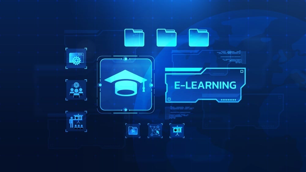 Pantalla anunciando los programas de la alianza entre Tecla Academy e UVM