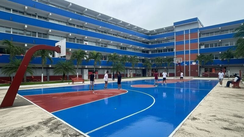 Estudiantes de la Prepa Colegio de Villa Rica UVM Veracruz en canchas de básquetbol